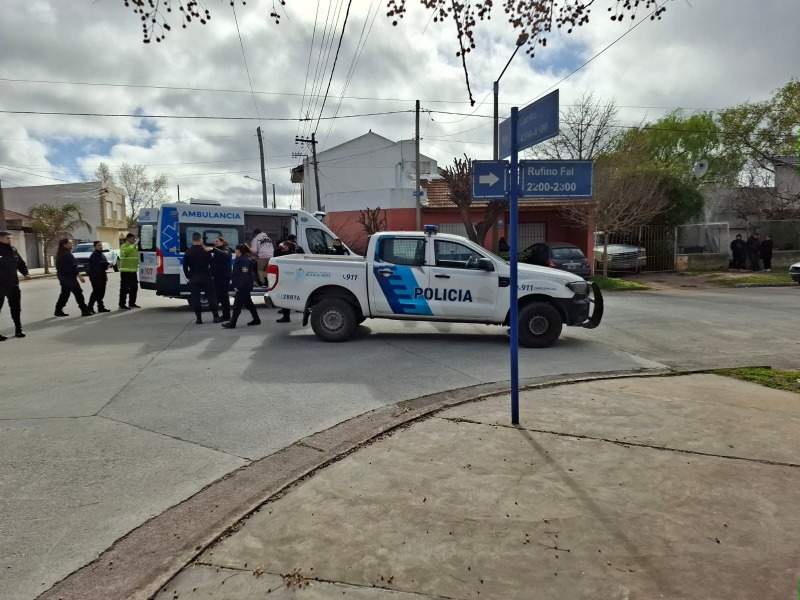 Un hombre result� herido de bala tras enfrentarse con la Polic�a